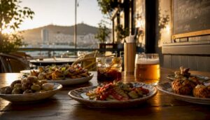 Disfrutar de unas tapas y unas copas en una terraza al aire libre en Barcelona
