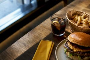 Menú del mediodía en burger bar